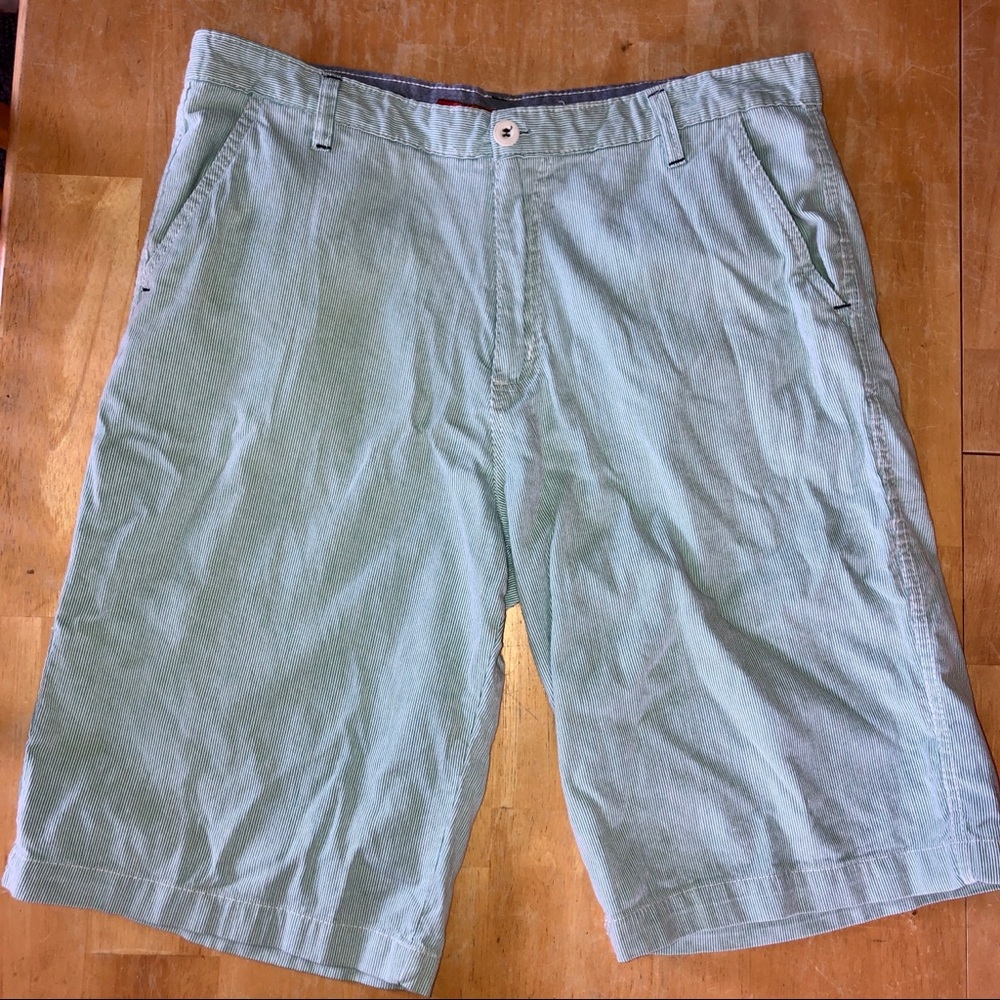 Alexander Julian blue Pin Stripe Blue shorts 34